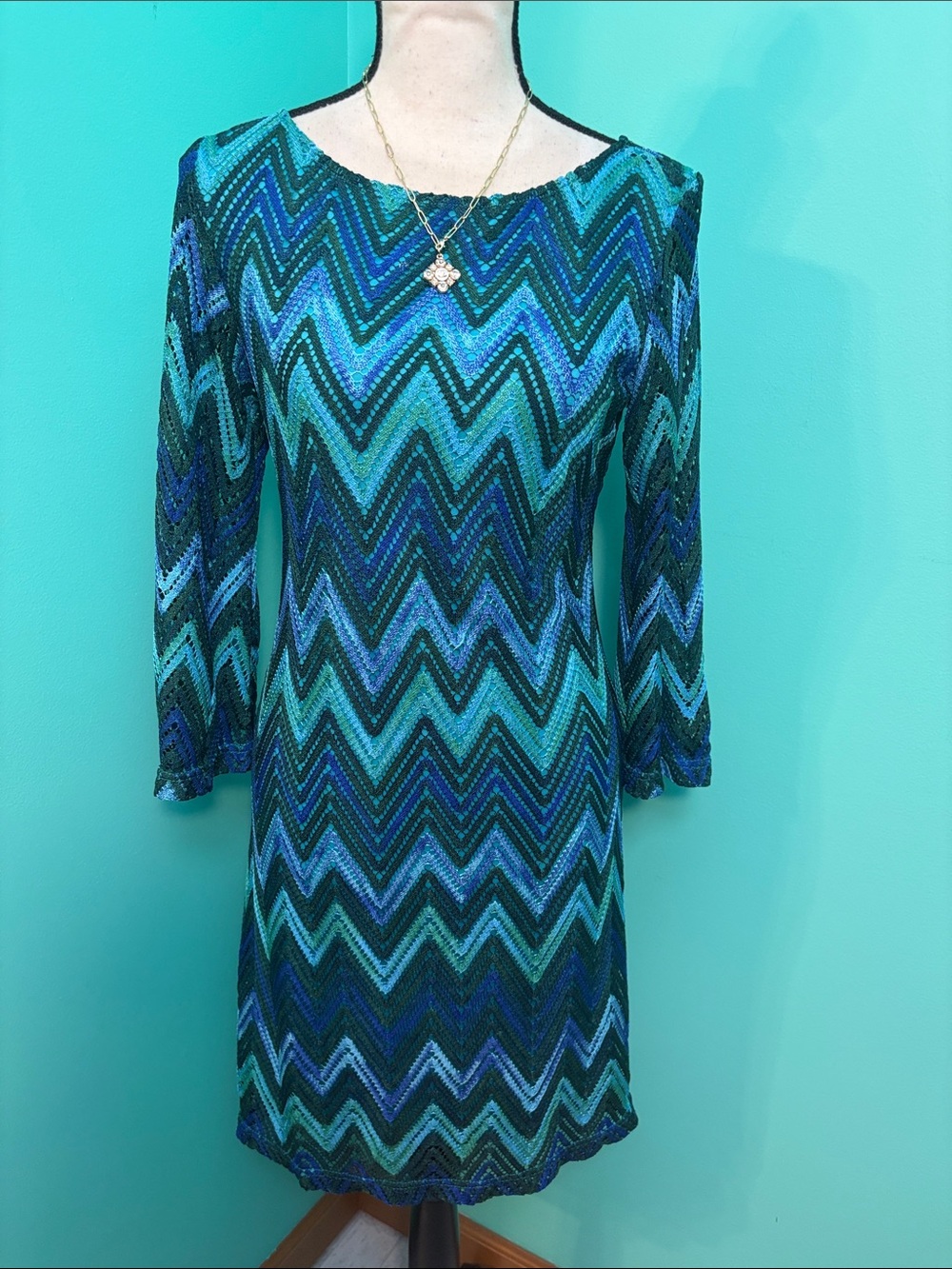Sharagano Teal & Blue Chevron-Print Long Sleeve Shift Dress